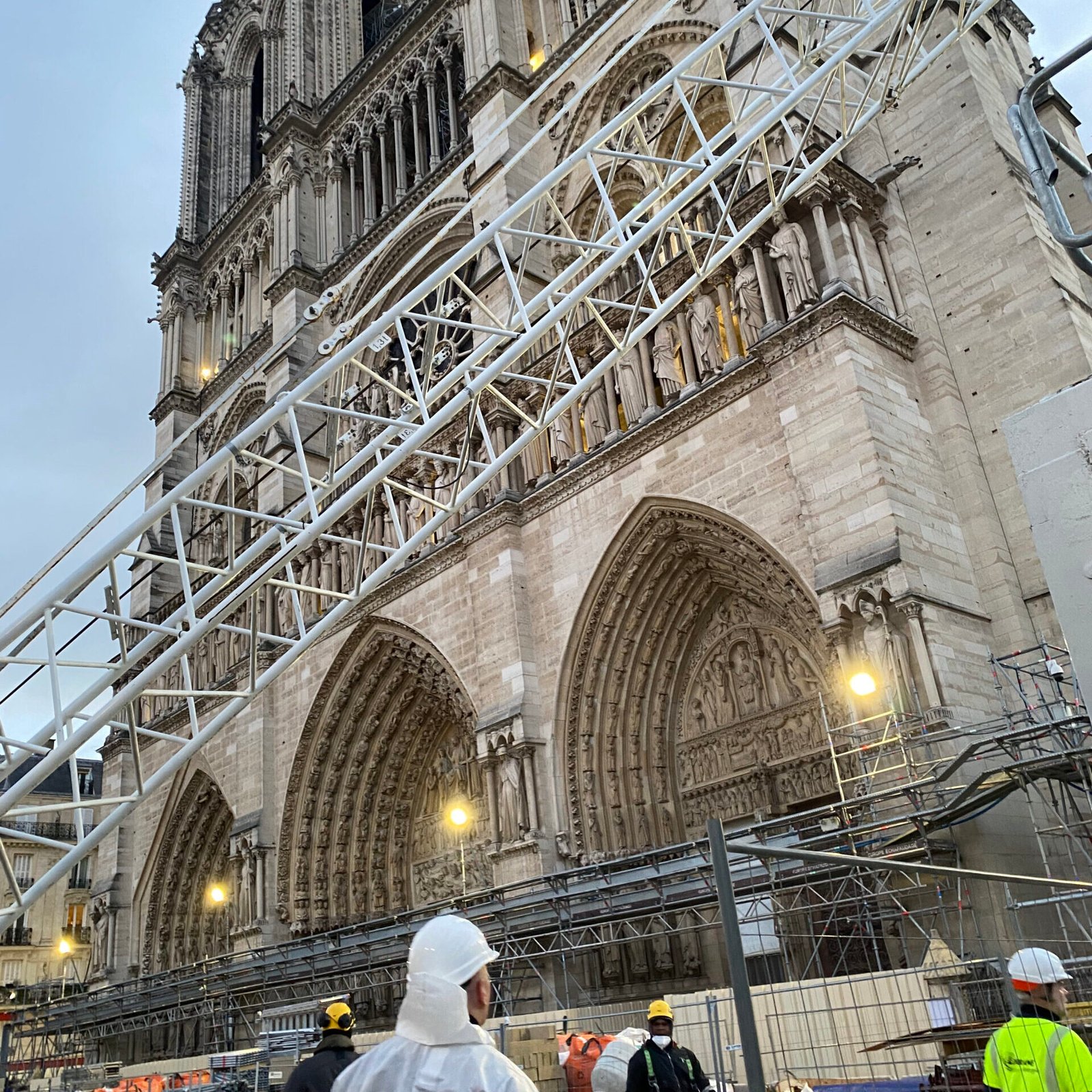 Fumigation à Notre-Dame de Paris La Charquillotte