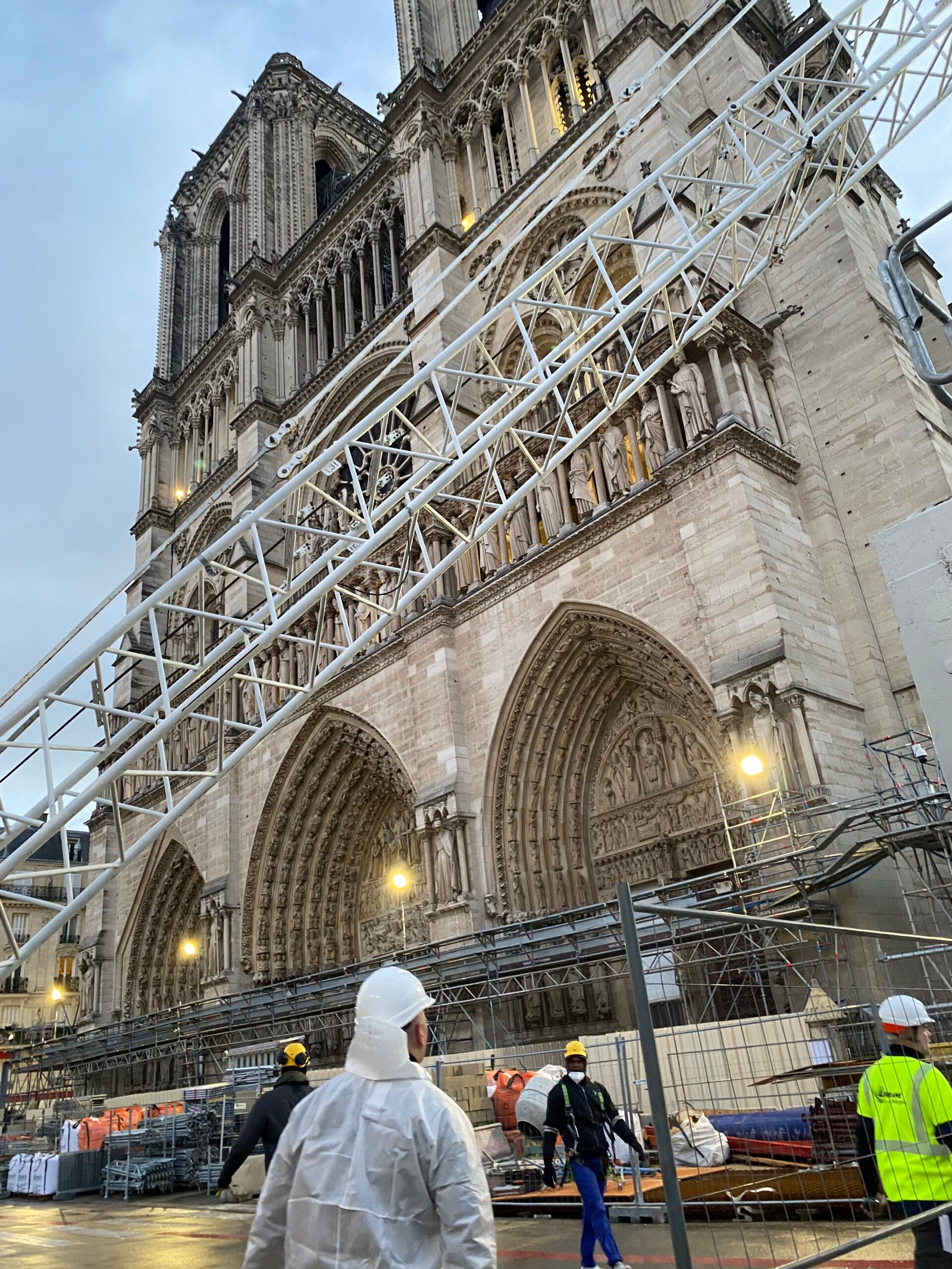 Fumigation à Notre-Dame de Paris La Charquillotte