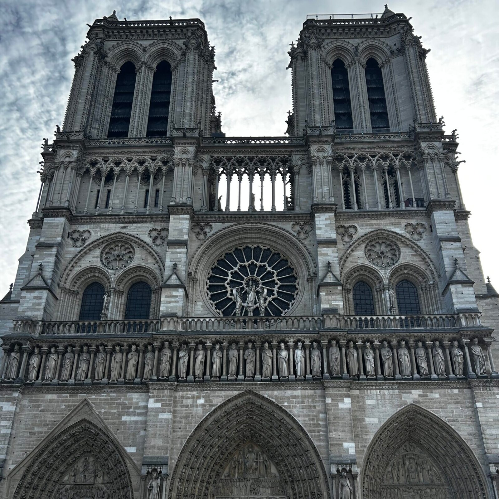 Notre-Dame de Paris recherche de fuite La Charquillotte CARRÉ