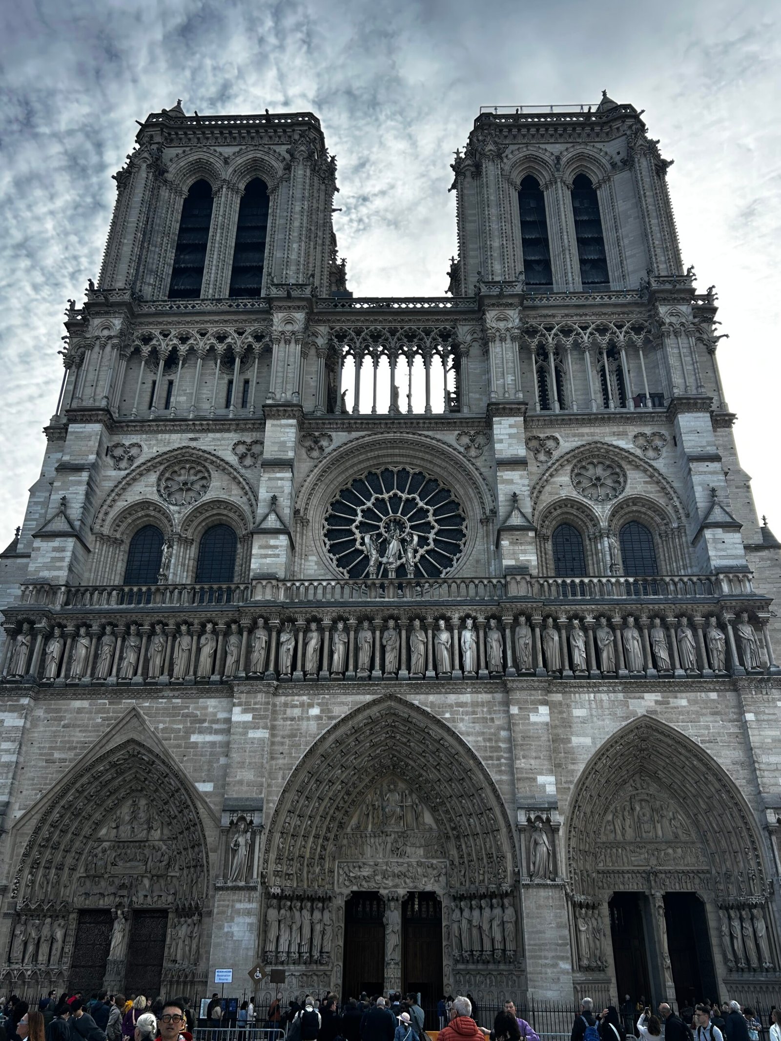 Notre Dame de Paris recherche de fuite La Charquillotte